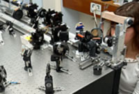 Banc d'optique adaptative (LESIA, Observatoire de Paris) installé à l'hôpital des Quinze-Vingt à Paris