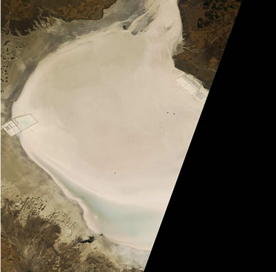 RVB image of the Tuz Golu site on 17/08/2010, taken by the Japanese satellite ALOS-AVNIR2 (© Jaxa) – the two black points in the image correspond to the 50x50m2 trough delimiting the calibration zone