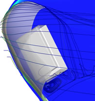 Lignes de courant à l'arrière du transporteur ouvert. Satellite en soute