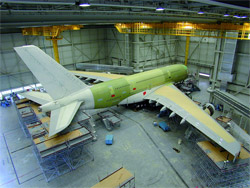 Essais de vibrations au sol de l'A380/800 (ONERA DLR) en 2005. Copyright AIRBUS