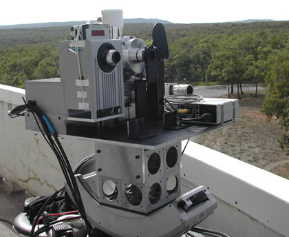 copyright © Onera 2010 – All results reserved Camera developed at the Onera Aïquido laboratory (at the center of the plate) installed for this campaign on the Haute-Provence Observatory site