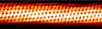 La surface d'un monotube monofeuillet, dont on apprécie la structure, obtenue par microscopie à effet tunnel.