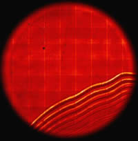 Image obtenue par un détecteur infrarouge à multi-puits quantiques. Les franges observées traduisent une fonction de spectrométrie. 