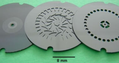 Parties tournantes de micro-turbine gravées dans le silicium (SilMach). 