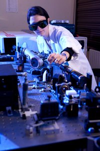 Banc laser et OPO, émettant à 2,5 µm pour des applications lidar.