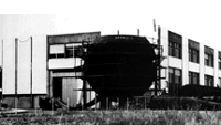 Mai 1970 : Montage de la sphère – réservoir sous vide, qui est devenu l'élément d'identification du CERT en Région