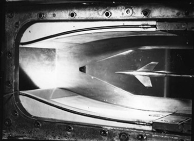 Essai sur une petite maquette du Mystère II dans la soufflerie supersonique continue, S5Ch à Chalais Meudon