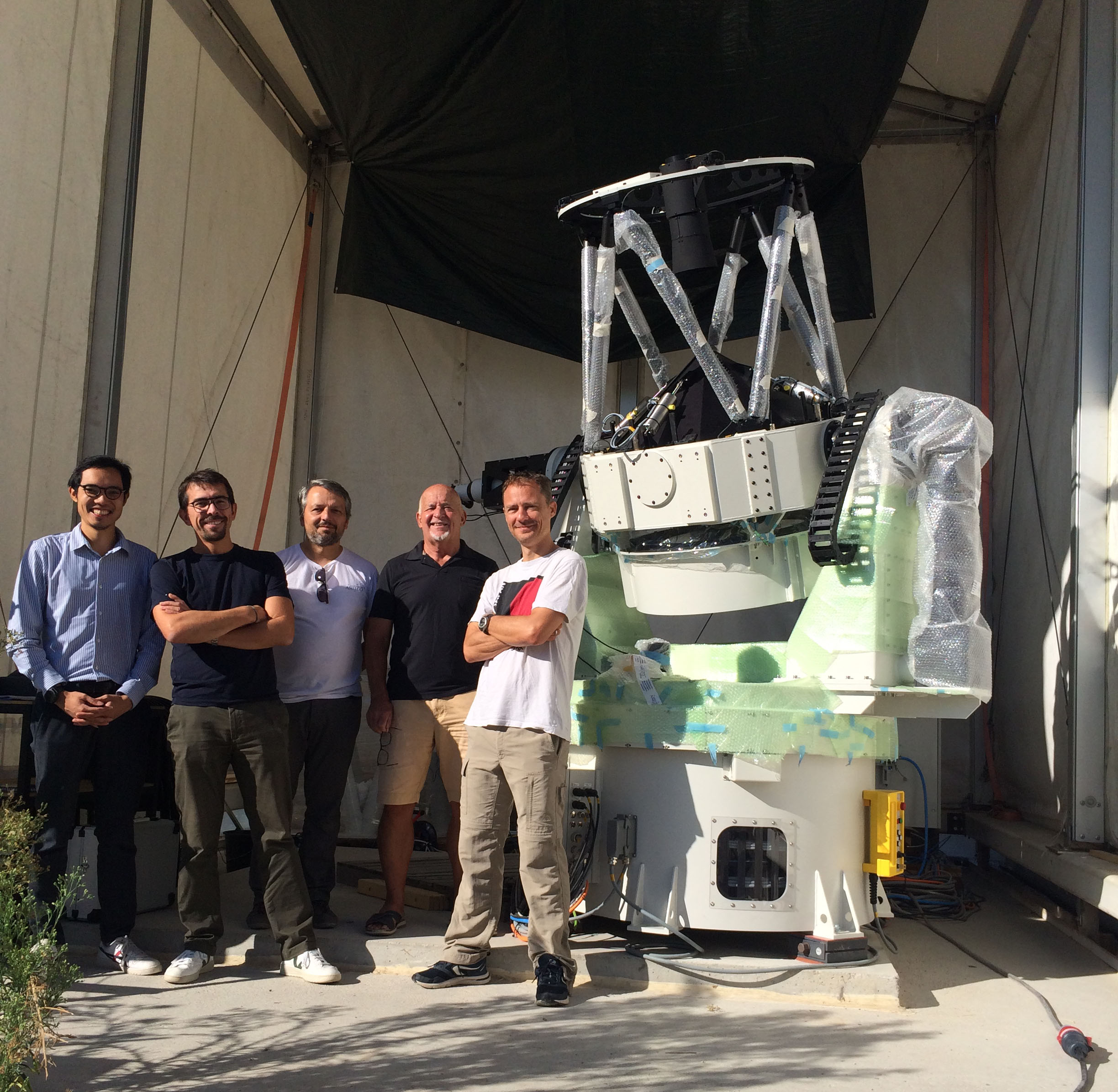 Factory Acceptance du télescope de Feelings avec les représentants d'Astelco (de gauche à droite, Y. Lai-Tim, N. Vedrenne (ONERA), Samy Khadem, Peter Aniol (Astelco), C. Petit (ONERA)